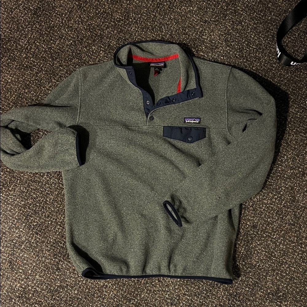 Patagonia Olive and Navy Fleece Pullover